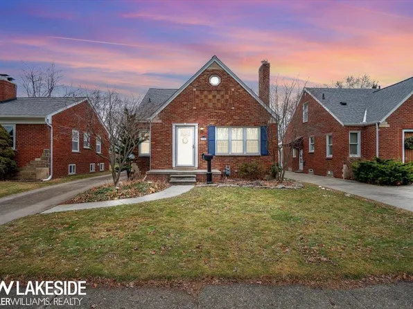 1746 Manchester Blvd, Grosse Pointe Woods, MI 48236