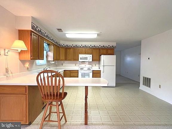 4th image of 135 Sunflower Dr