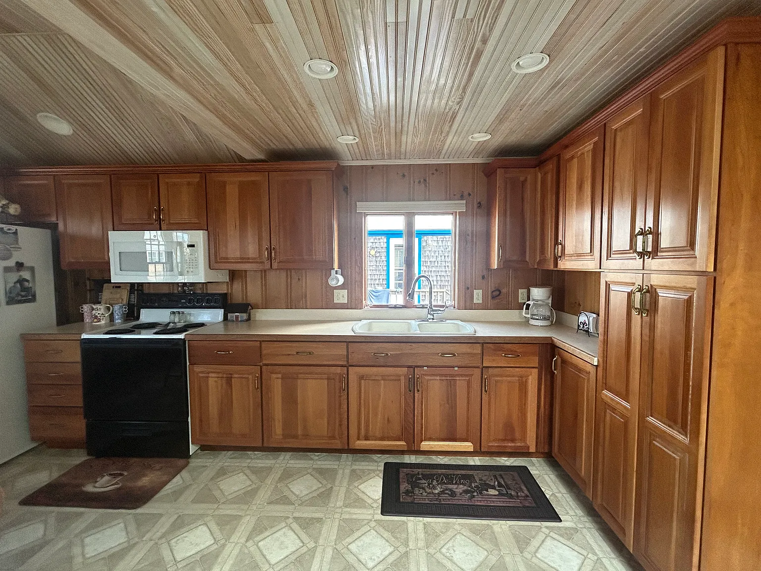 2 bed, 820 sqft, $2,000 — Photo 2