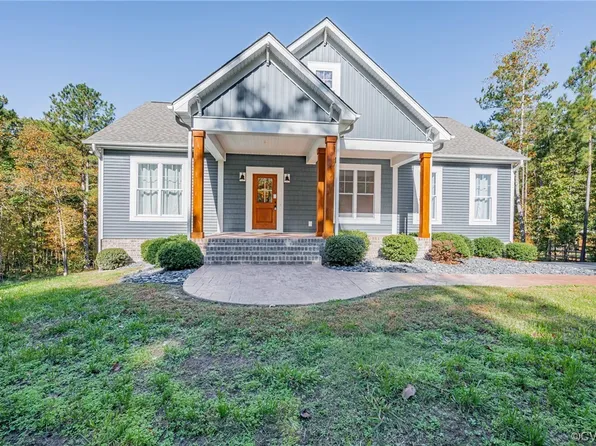 9080 Deep Creek Ct, Amelia Court House, VA 23002