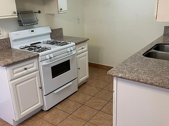 5th image of 320 W Lomita Ave #3