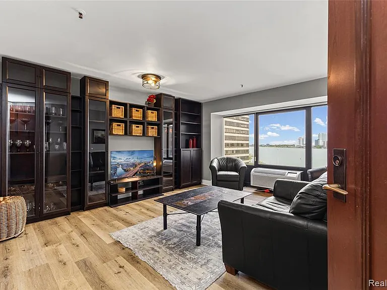1001 W Jefferson Ave #7G — Photo 7