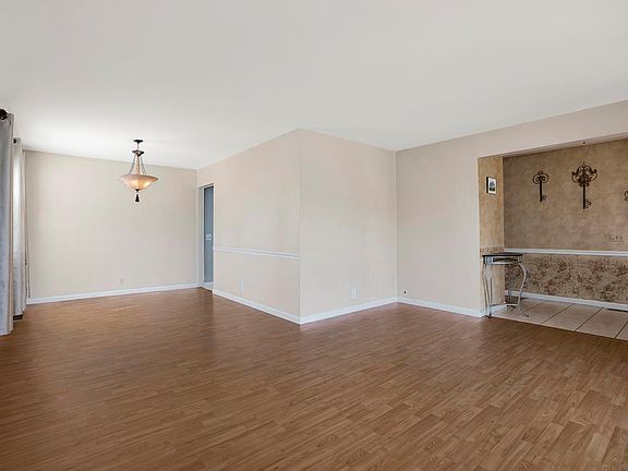 5th image of 1055 Sulky Dr