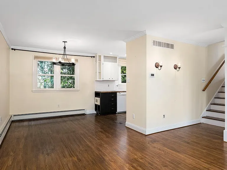 420 New London Rd — Photo 3