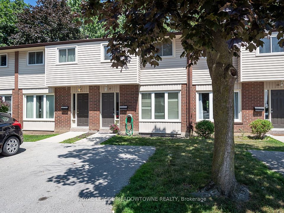 1st image of 2 Weiden St #37