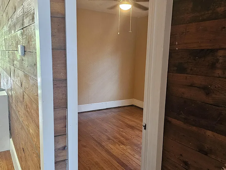 305 Keller St — Photo 5