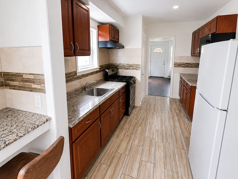 343 W 3rd Ave — Photo 2