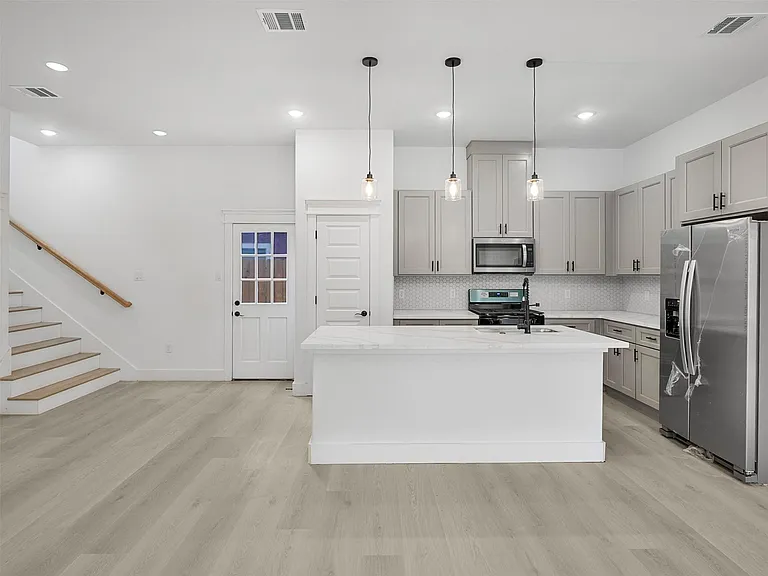 4111 E Toliver St — Photo 3