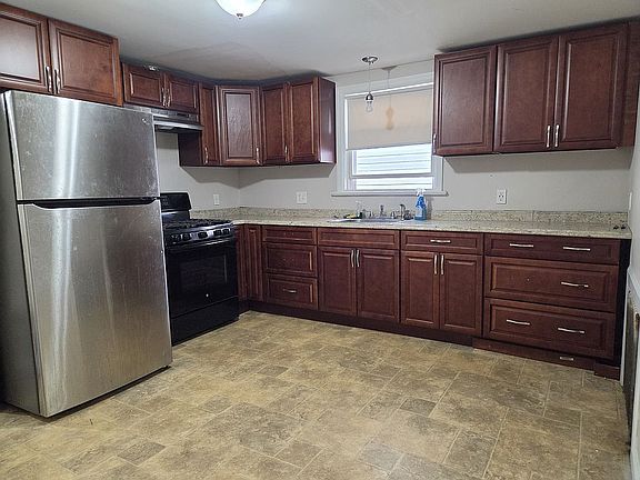 5th image of 447 Hillside Ave