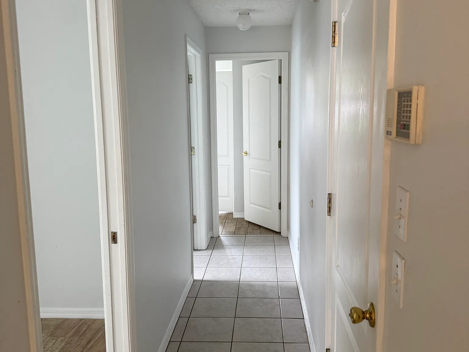 3 bed, 1061 sqft, $1,975 — Photo 4