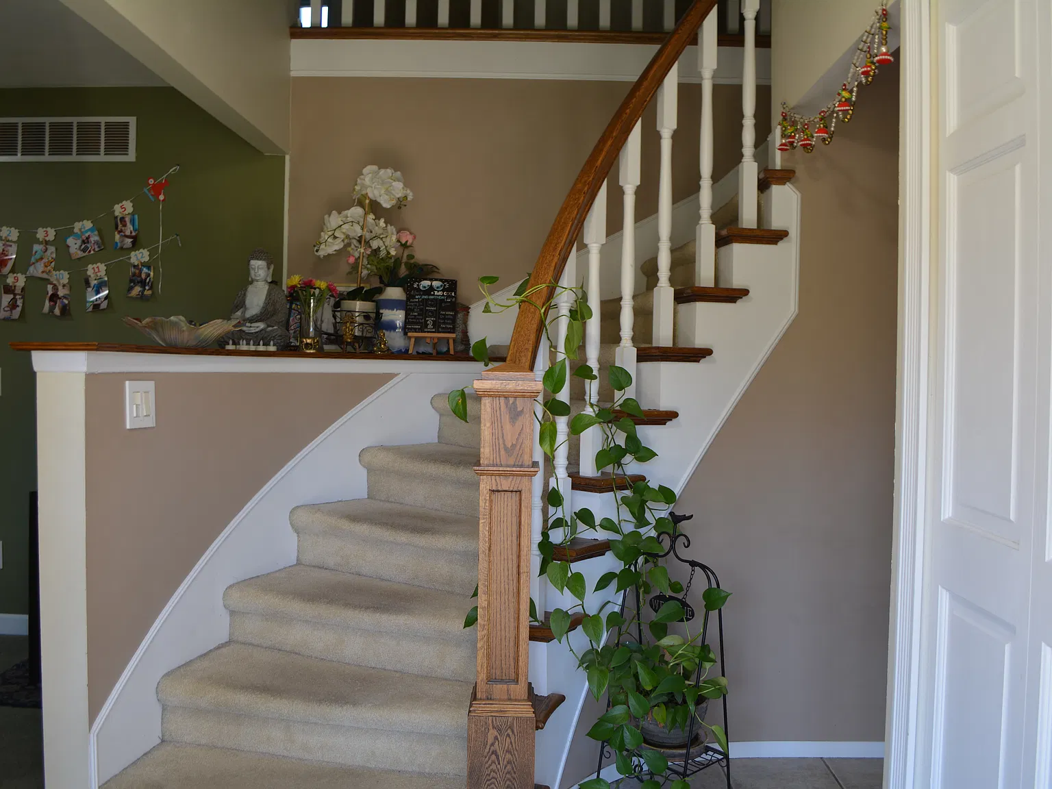 4 bed, 2.5 bath, 2002 sqft, $3,200 — Photo 2