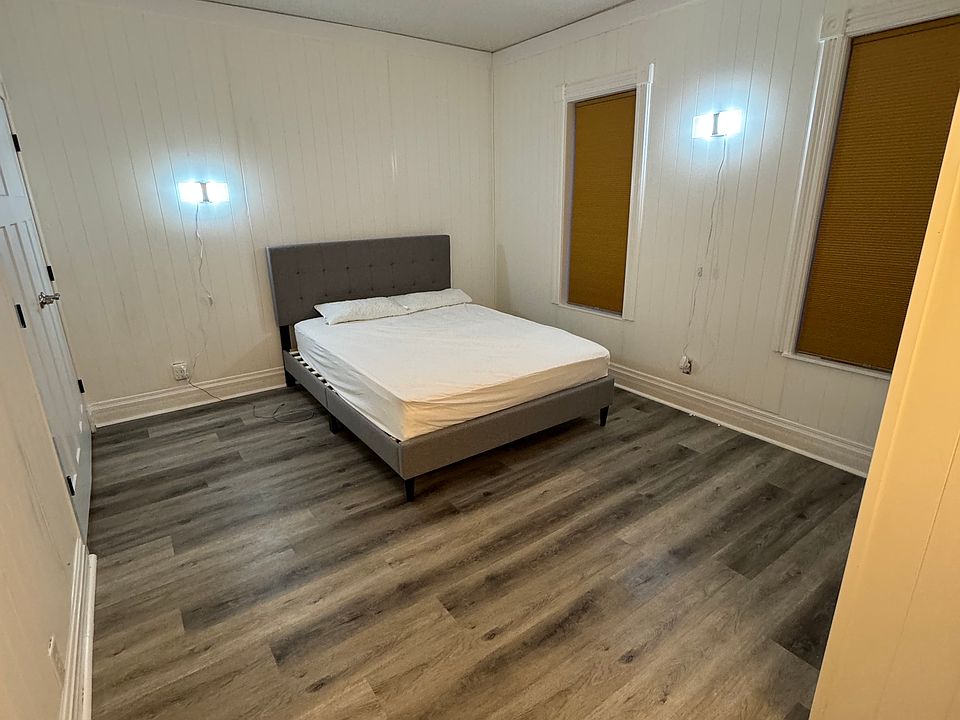 Private Room with closet view 1