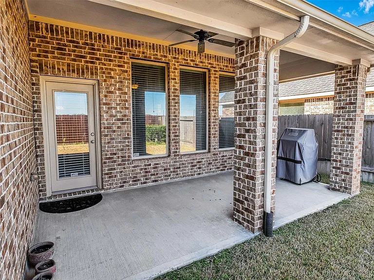 8807 Seguin Cove Ln — Photo 27