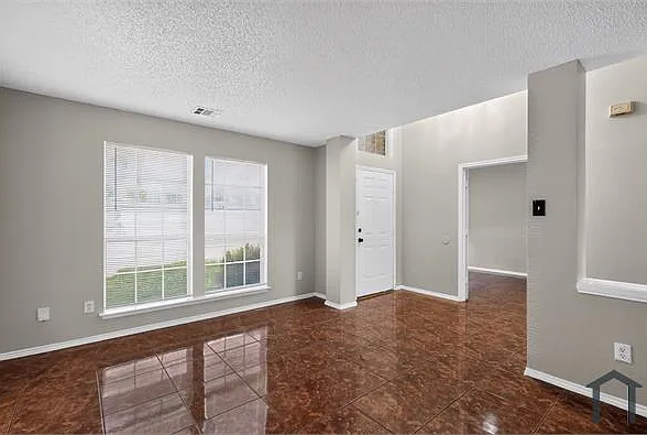 2313 Valley Falls Ave — Photo 6