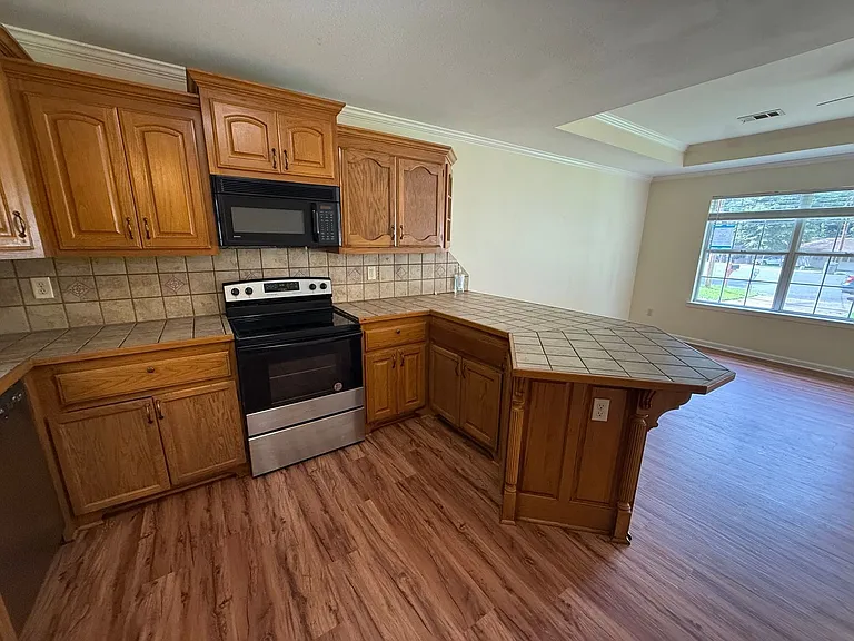 3913 Hobbs Dr — Photo 5