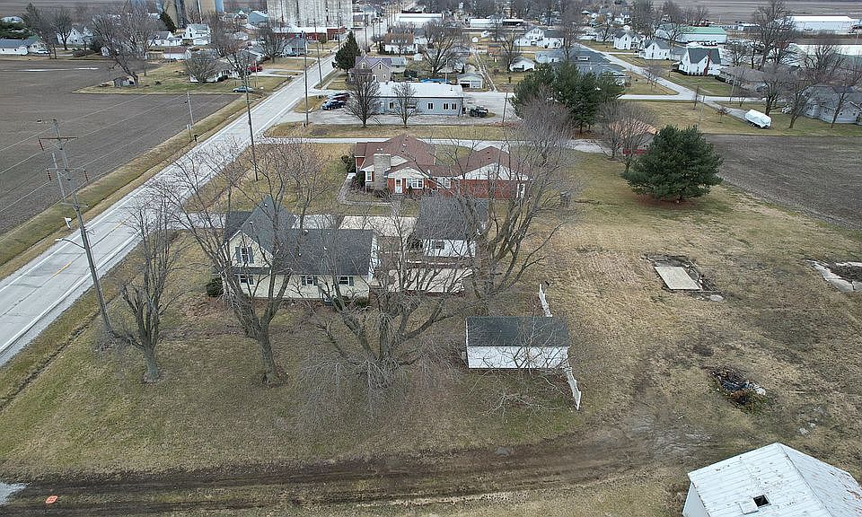 308 W 3rd St, Kinmundy, IL 62880 Zillow