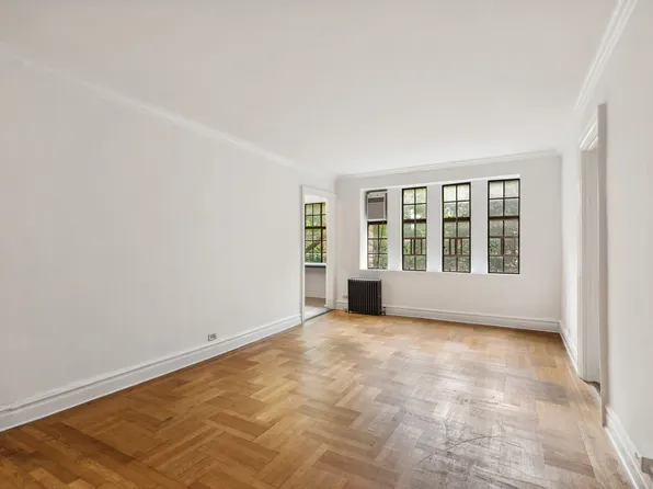 116 Pinehurst Avenue image 4 of 25