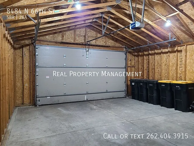 8484 N 66th St — Photo 14