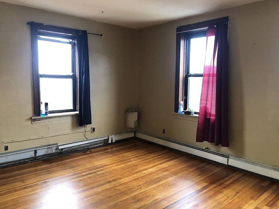 1st image of 386 Van Duzer St #3