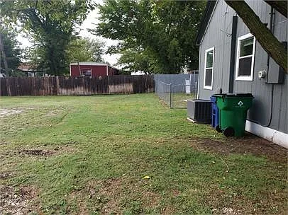 502 E Main St — Photo 2