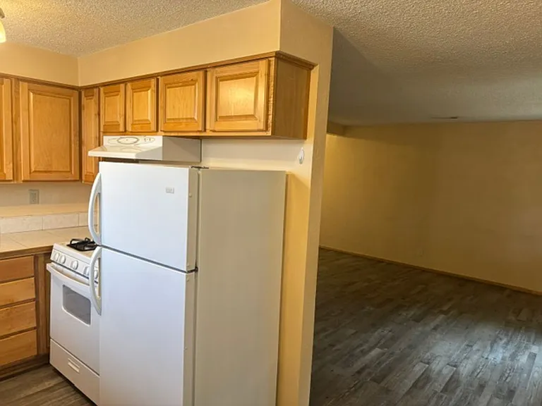 848 Olympic Ave — Photo 4