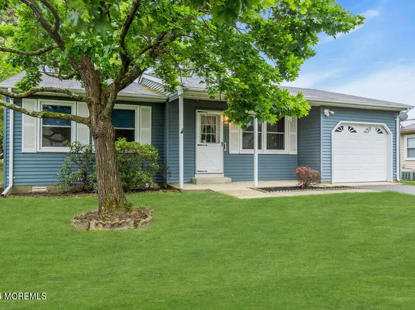 24 Longwood Drive, Whiting, NJ 08759
