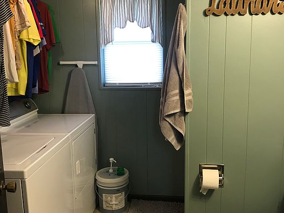 Laundry/Bathroom