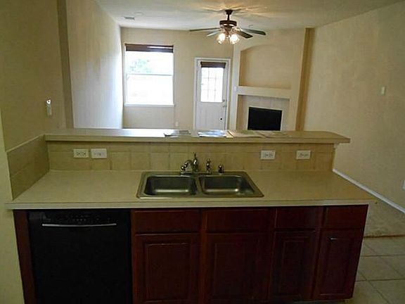 3rd image of 2905 Scott Pl