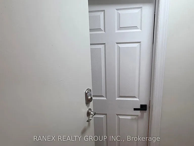 16 Lynwood Ct — Photo 3