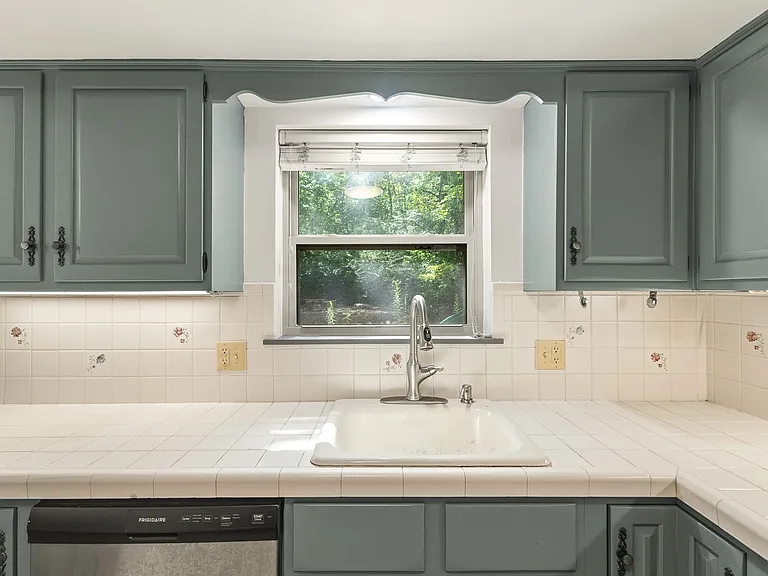 2825 E Inwood Ln — Photo 17