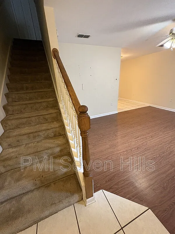 3 bed, 3.0 bath, 1216 sqft, $1,450 — Photo 2