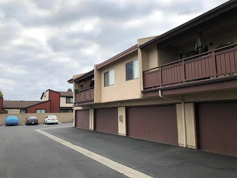 Chapman Villas Apartments — Photo 21