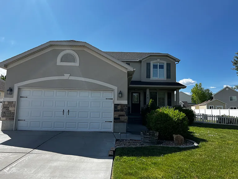 76 E Fairway Dr — Photo 1
