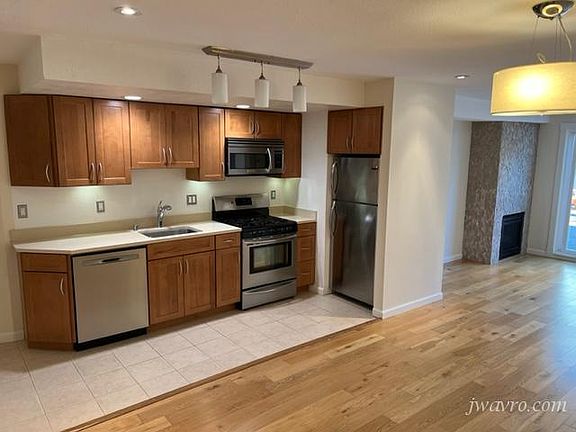 2nd image of 2789 Harrison St #8