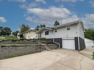 9512 Grand Ave, Omaha, NE 68134