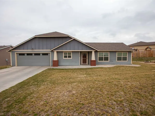 5308 Stone Crest Dr, Manhattan, KS 66503