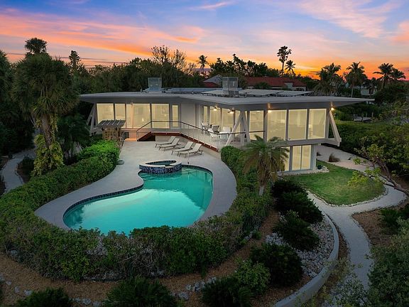2nd image of 2688 Coconut Dr