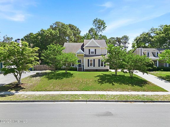 3rd image of 4011 E Bishop Court