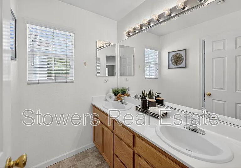 729 Copperfield Ct — Photo 23