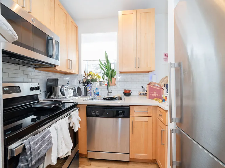 3157 Broadway #19 — Photo 4