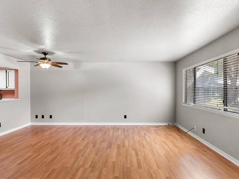 273 E Upjohn Ave — Photo 3