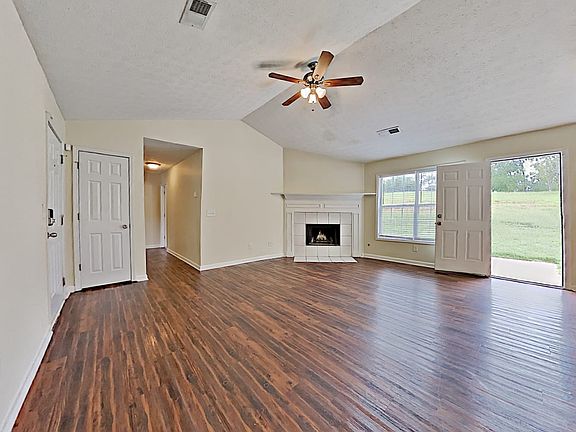 4th image of 3511 Freeport Dr