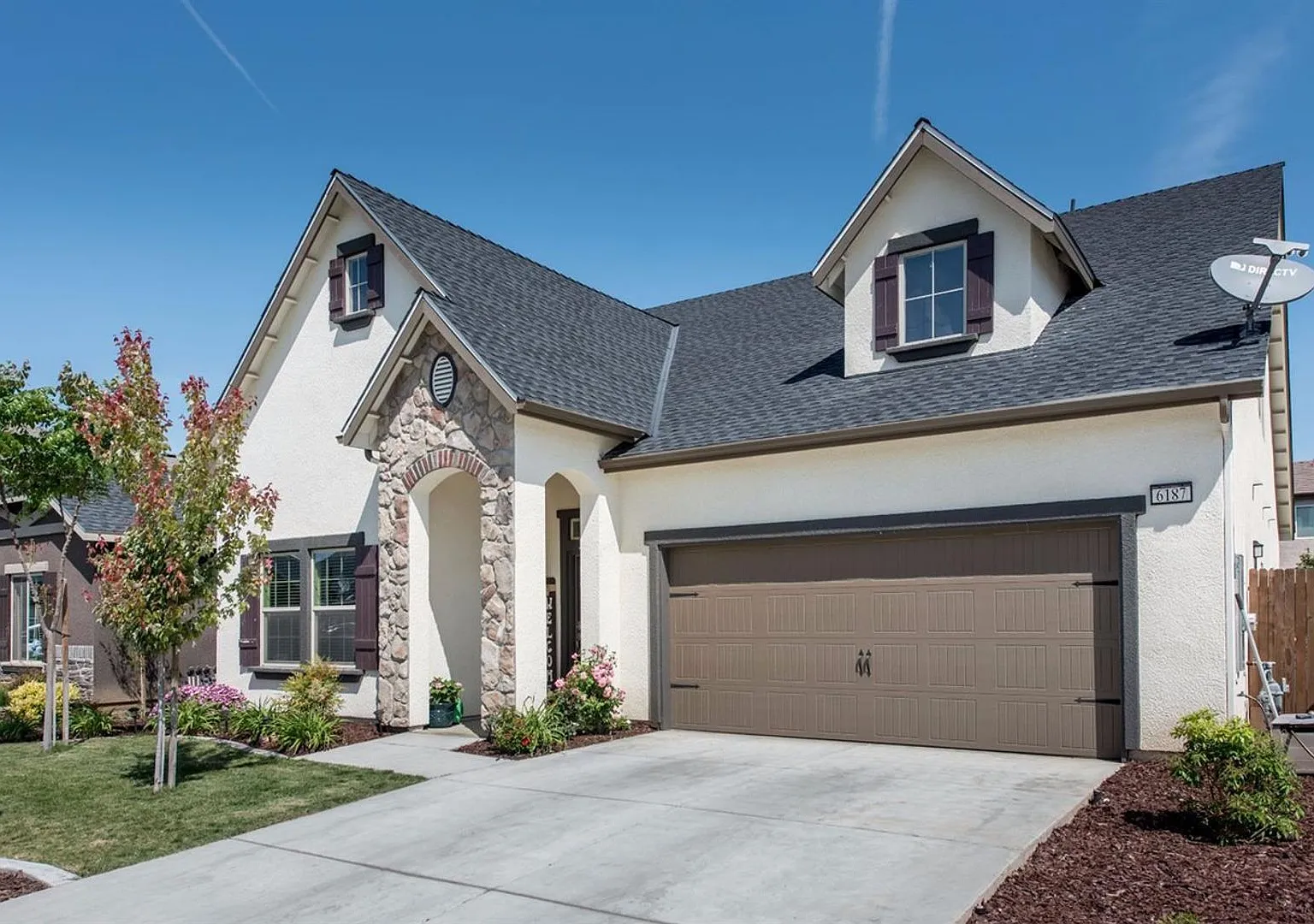 4 Bed-2.5 Bath, Garage, 2 Story House - (2,697 Square Feet Of A Beautiful Home!) — Photo 2