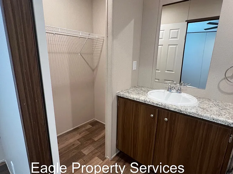 140 Springfield Dr — Photo 16