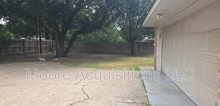 1833 Skyline Dr — Photo 23