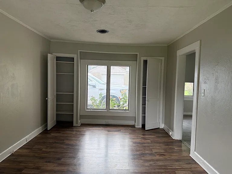 211 Line Ave — Photo 3