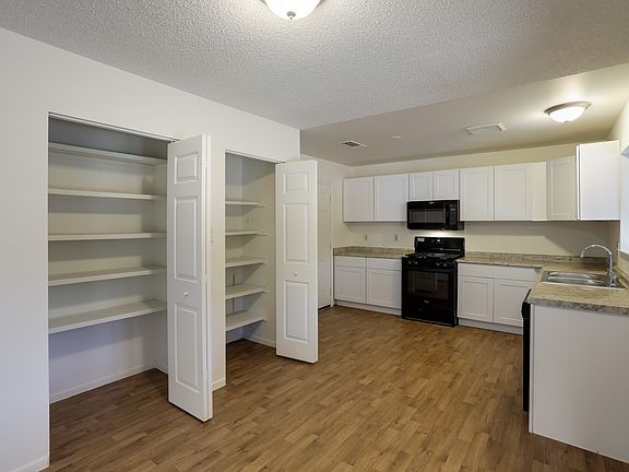 3rd image of 804 Antigua St