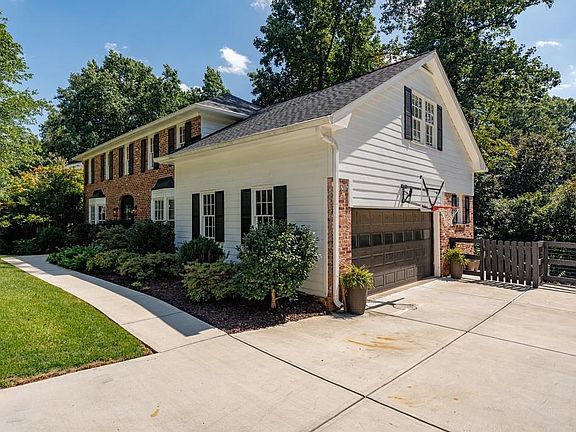 3rd image of 288 Millbrook Farm Rd
