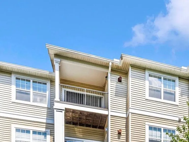 19606 Galway Bay Cir #401 — Photo 5