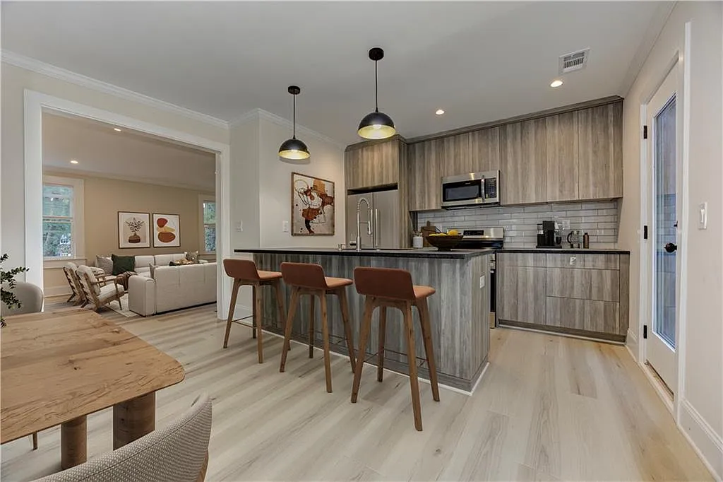 3 bed, 2.0 bath, 1503 sqft, $4,250 — Photo 2